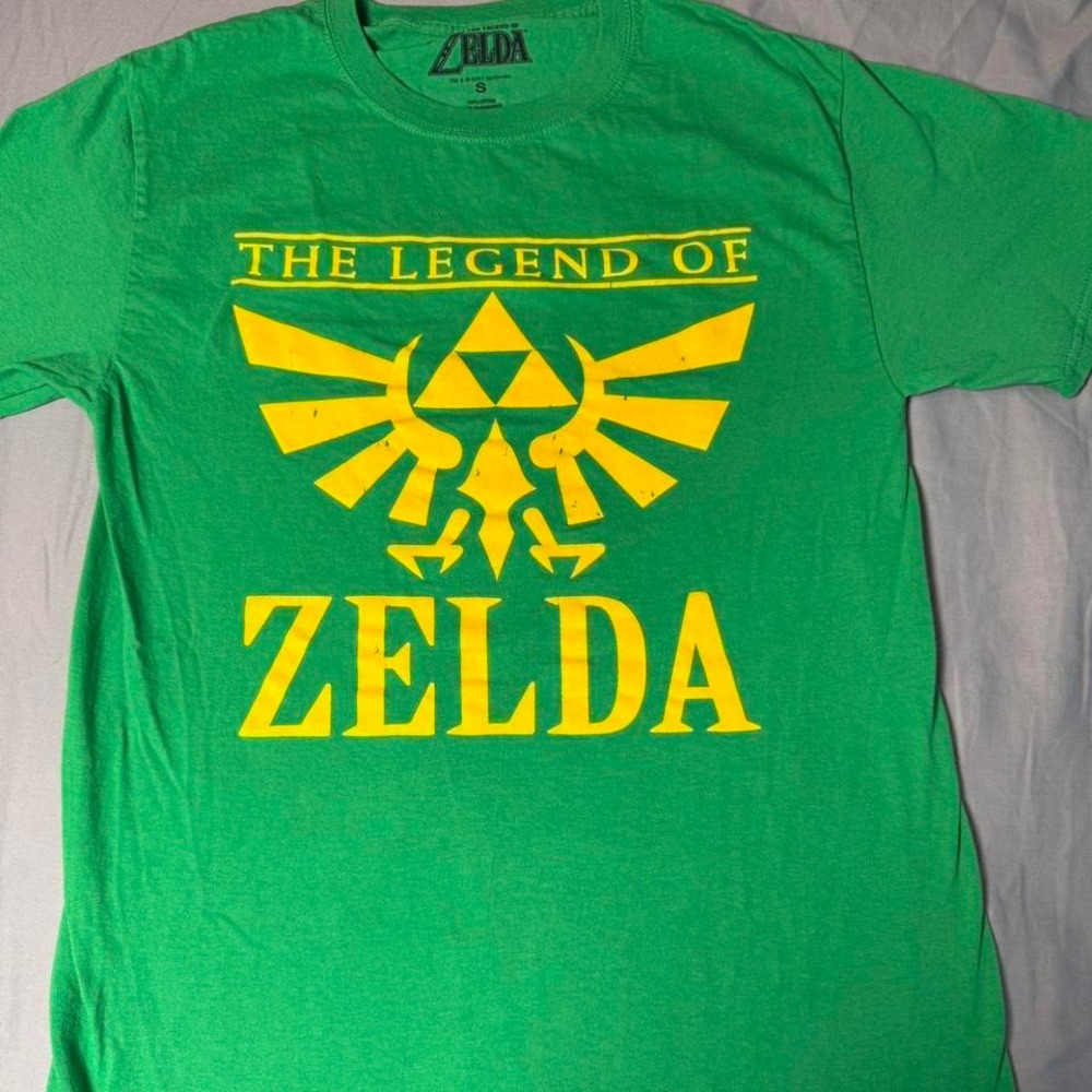 The Legend of Zelda Green Triforce Logo T-Shirt Small Nintendo Graphic Tee‎